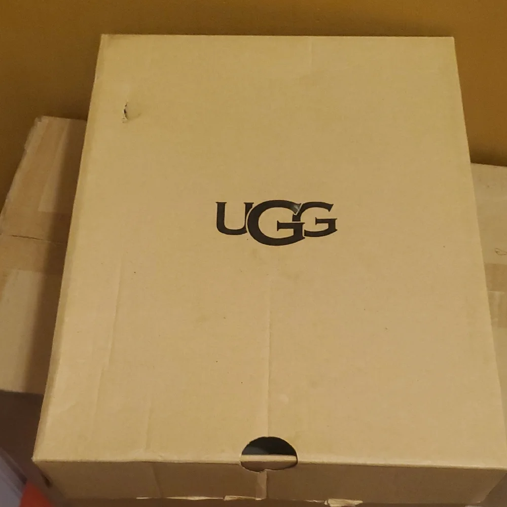 UGG Kids Black Winter Boots with Shearling Lining - Picture 8 of 8